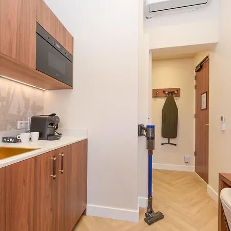 Novallure Margaretha - Short Rijswijk