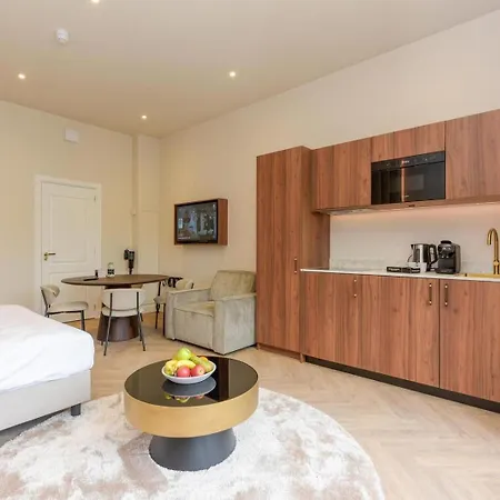 Novallure Margaretha - Short 3*