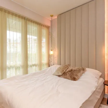 Novallure Margaretha - Short Rijswijk