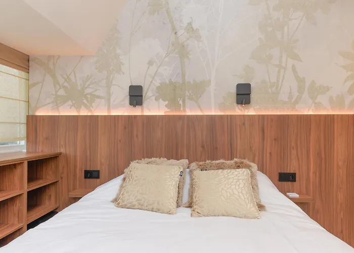 Novallure Margaretha - Short 3*