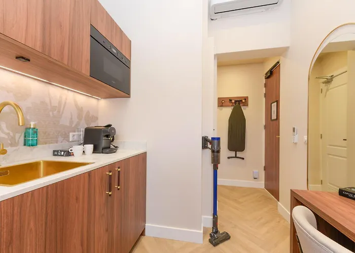 Novallure Margaretha - Short Rijswijk