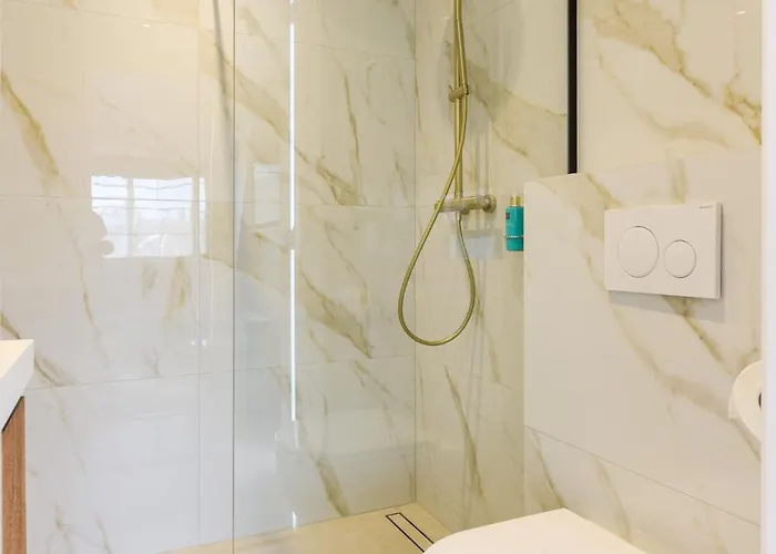 Novallure Margaretha - Short