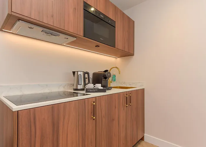 Novallure Margaretha - Short 3*